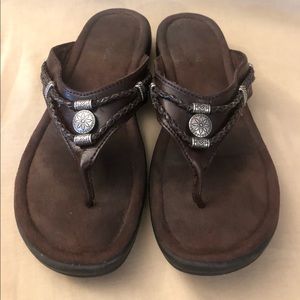 Minnetonka Womens Sz 10 Brown Leather Sandals